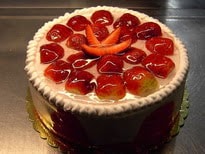 4-6 Kişilik Yaş Pasta - Çilekli Mutluluk